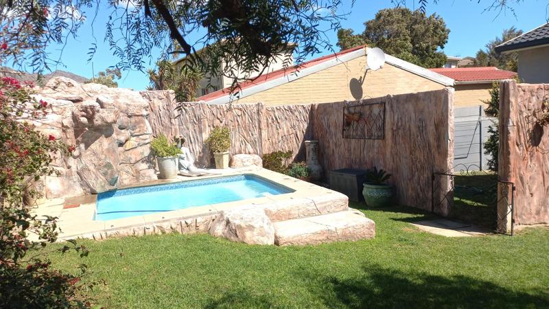 2 Bedroom Property for Sale in Gordons Bay Western Cape